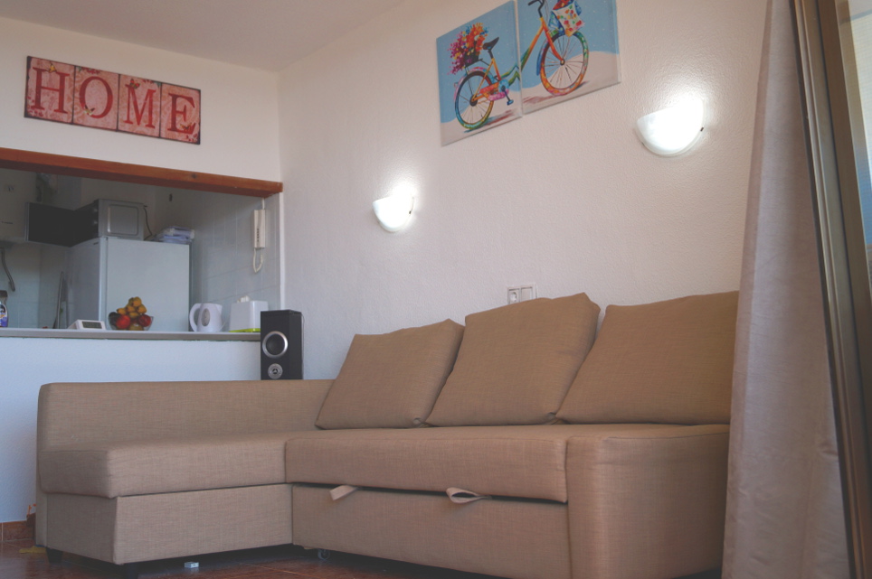 Piso turistico playa . salon sofa cama